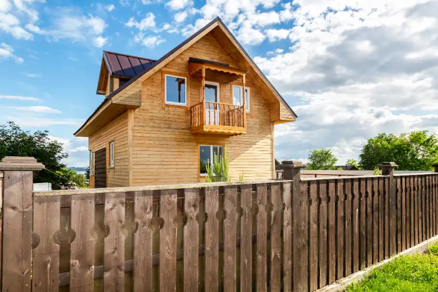 Benefits of Wooden Privacy Fences for Residential Homes Decatur, AL