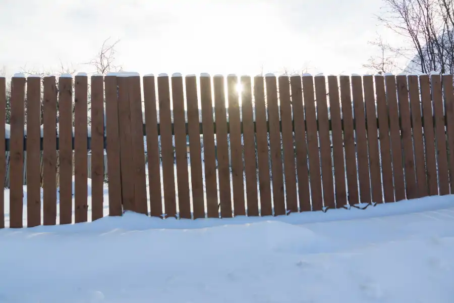 How Weather Impacts Shadowbox Fence Durability Decatur, AL