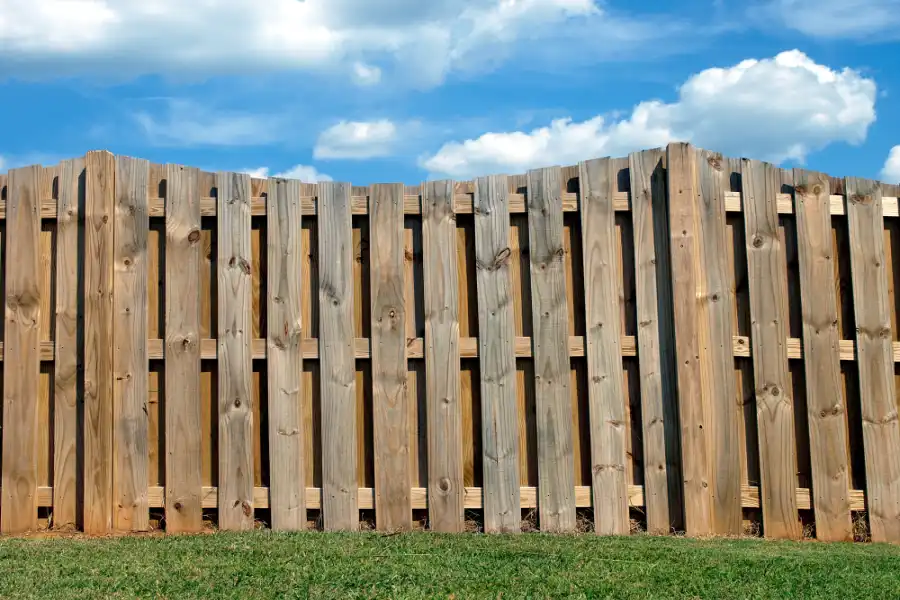 How Weather Impacts Shadowbox Fence Durability in Decatur, AL